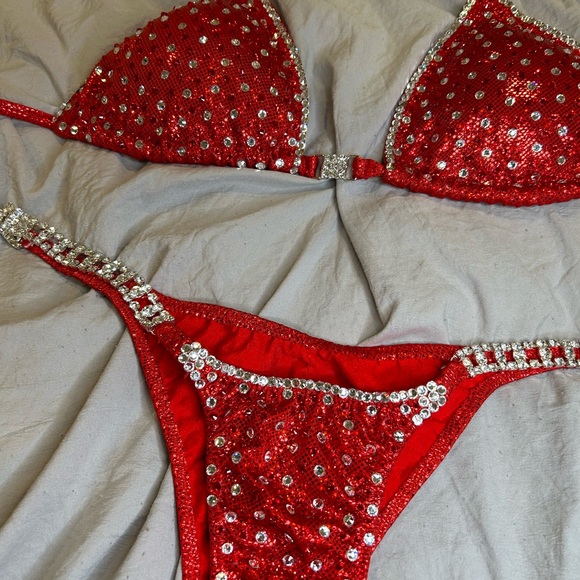 NPC Bodybuilding Competition Bikini - Picture 2 of 16